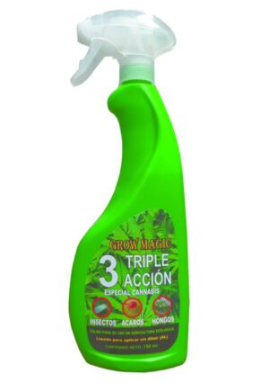 Frasco pulverizador verde con la etiqueta GROW MAGIC 3 TRIPLE ACCIÓN ESPECIAL CANNABIS, actúa contra insectos, ácaros y hongos, válido para uso en agricultura ecológica , líquido para aplicar sin diluir. Con imágenes de plantas de cannabis en la etiqueta, tapón pulverizador con gatillo blanco y contiene 750 ml de producto.