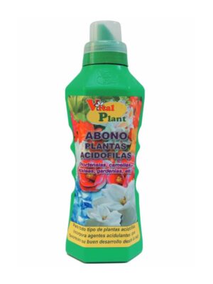 Frasco verde de plástico de de 750 ml con etiqueta en la que puede leerse "VITAL PLANT ABONO PLANTAS ACIDÓFILAS (HORTENSIAS, CAMELIAS, AZALEAS, GARDENIAS, ETC), Para todo tipo de plantas acidófilas. Incorpora agentes acidulantes que favorecen su buen desarrollo desde la raíz", con fotos de diferentes flores de plantas acidófilas de fondo.