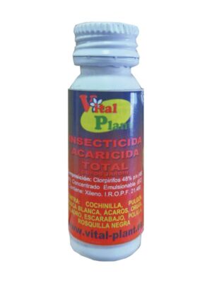 Pequeña botella de plástico blanco con la etiqueta "INSECTICIDA - ACARICIDA ACCIÓN TOTAL VITAL PLANT" y texto en rojo, amarillo y azul, utilizada para controlar diversas plagas de las plantas.